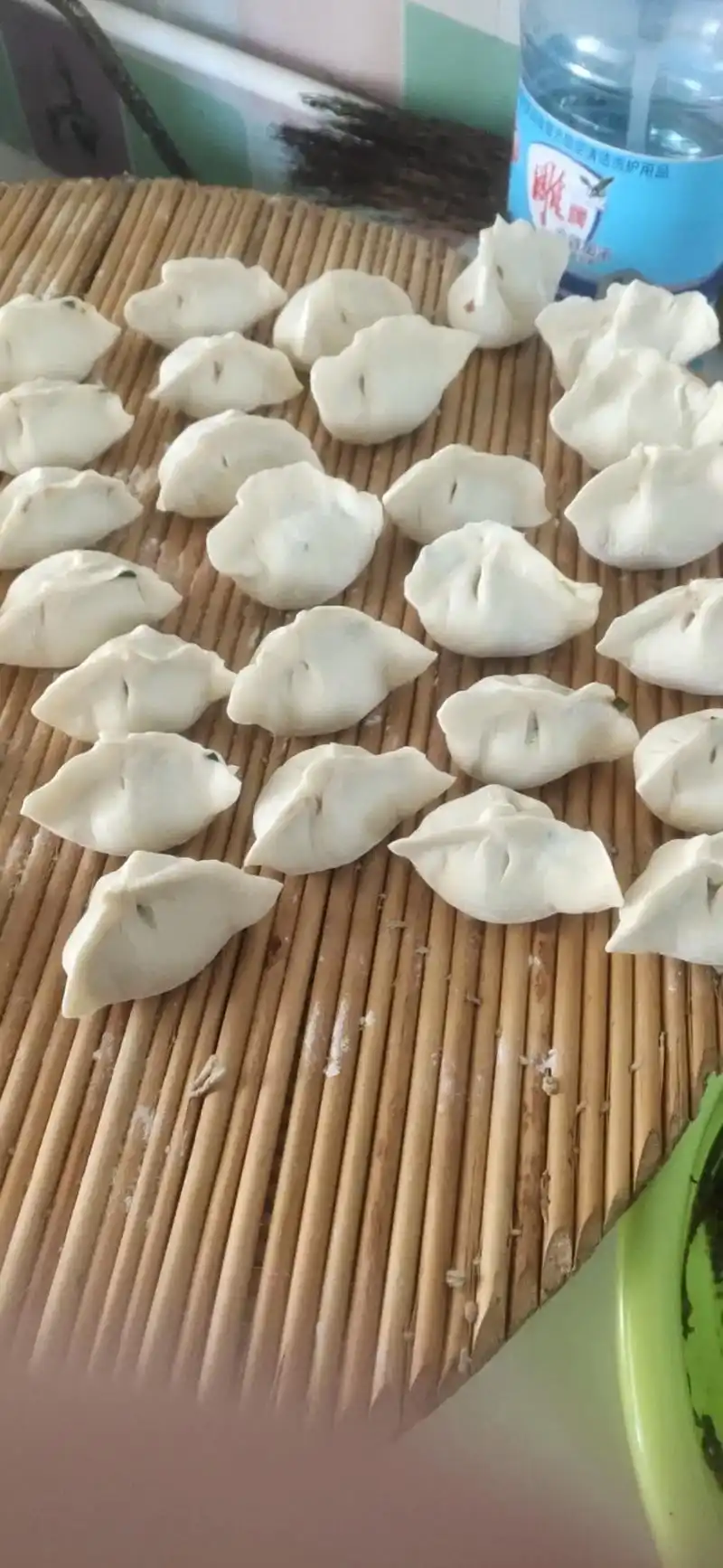 手工包饺子 #自己动手丰衣足食  - 抖音