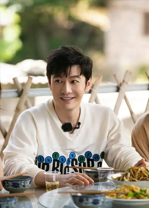 有一种整容叫黄晓明离婚前妻杨颖没什么变化他像换了个人