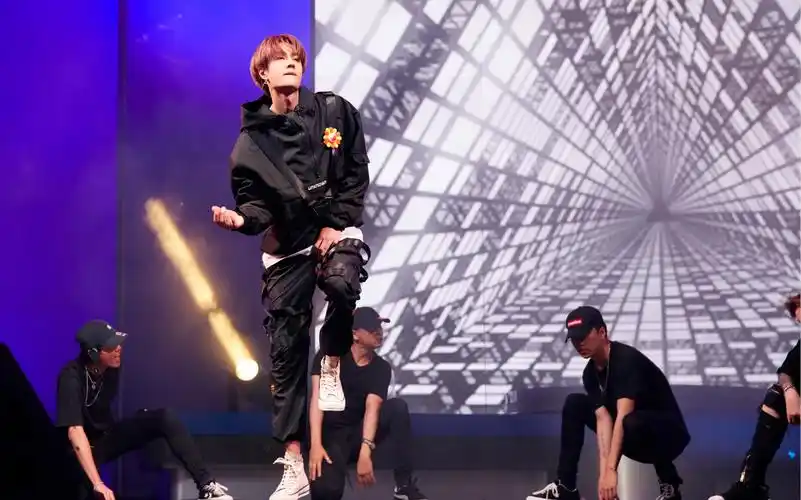 王一博吹灰舞连震舞官方直拍1080p