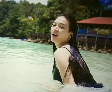 图马思纯泳装写真欣赏风格清新笑容明媚如阳光