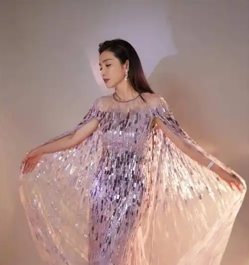 但最终还是因为没有带手套,洗菜不干净而淘汰,不得不说李冰冰的标准真