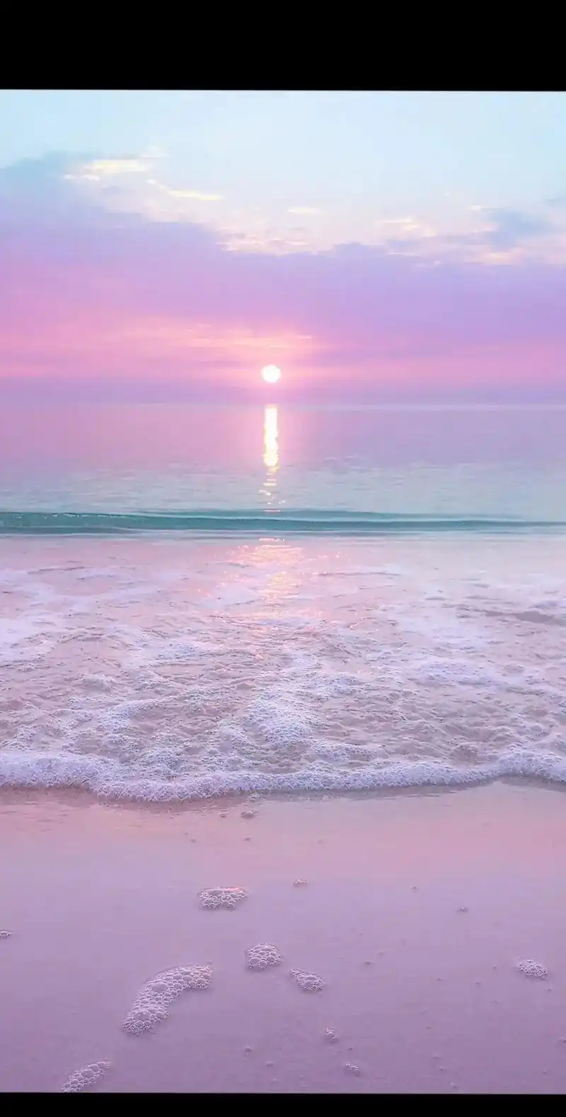 在意大利的海边,大海上的日出美景如梦如幻.