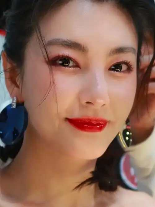 学会明星化妆师给绮绮子打造的女团妆,御姐也能变甜妹!