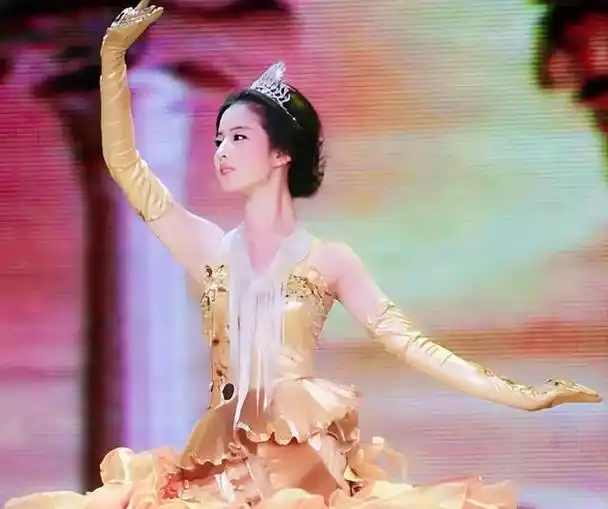 事实证明,刘亦菲已经走上了另一条路