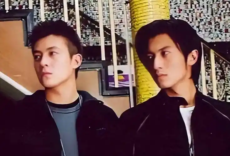 44岁谢霆锋与陈冠希,面相全变了!再看,才明白两人差别在哪