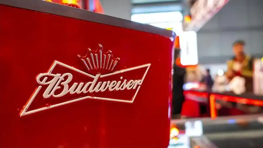 被骂上热搜!卖身国外的"国民啤酒",这次又栽了