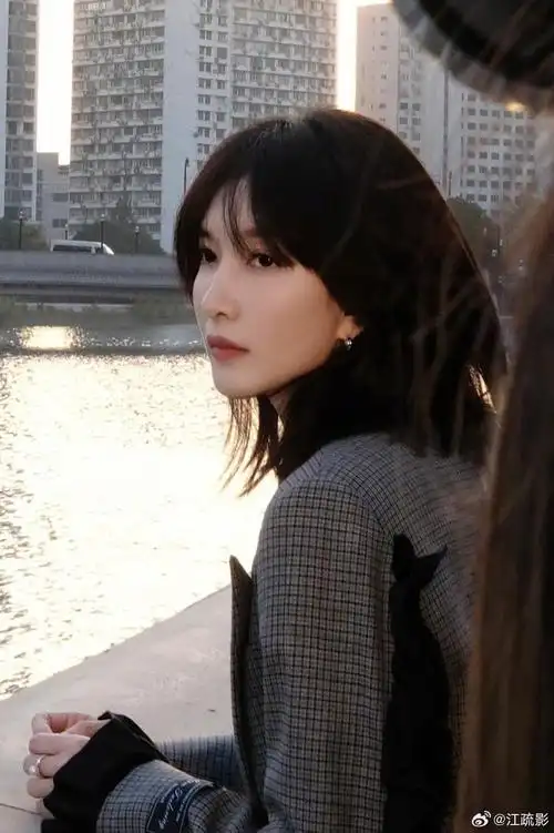 江疏影短发好有氛围感为什么这种发型只在你们头上好看呢