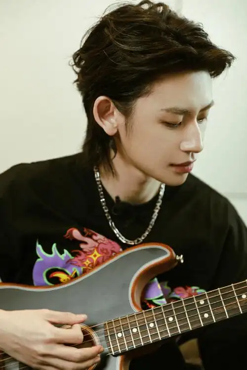 小鬼-王琳凯lilghost工作室