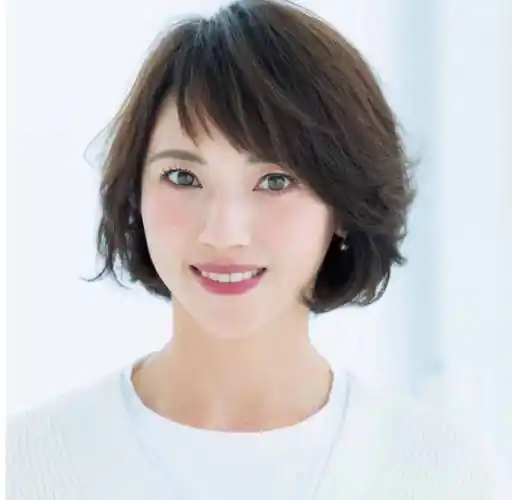 原创50岁女人的头发宜短不宜长不信看这4款短发烫洋气又减龄