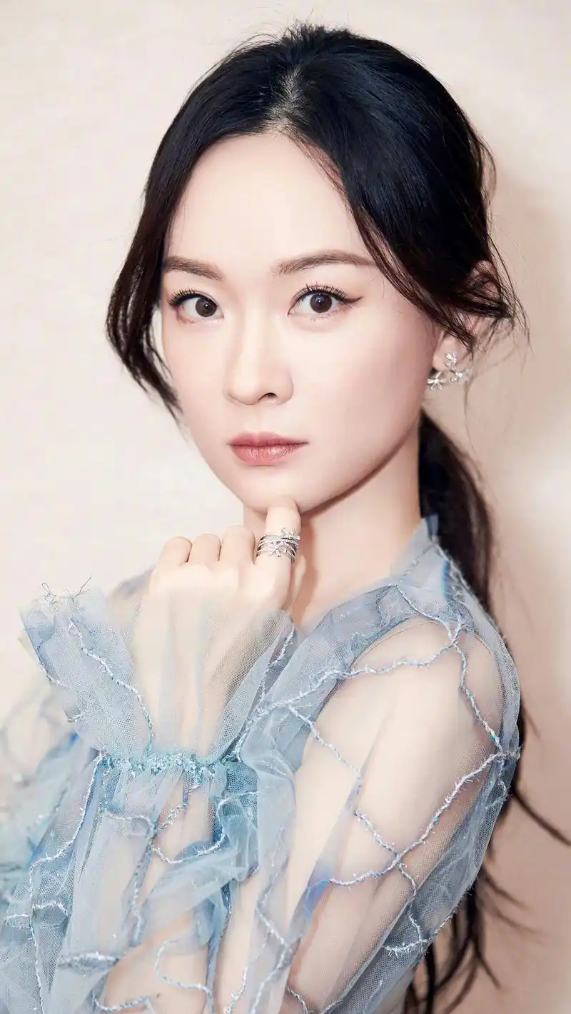 时尚辣妈霍思燕美图欣赏,38岁的她女人味十足,美丽动人