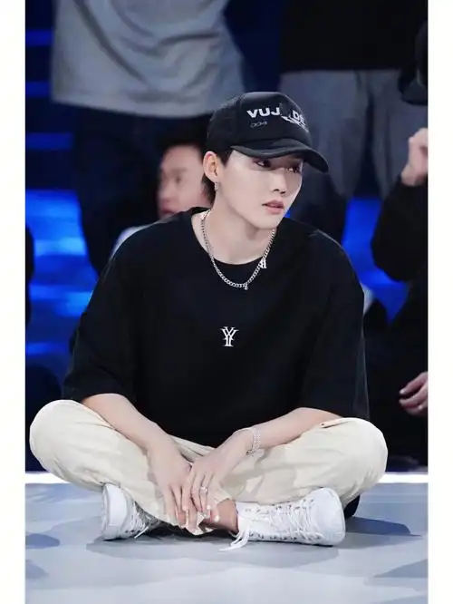 刘雨昕和刘队长一起开启全民街舞模式