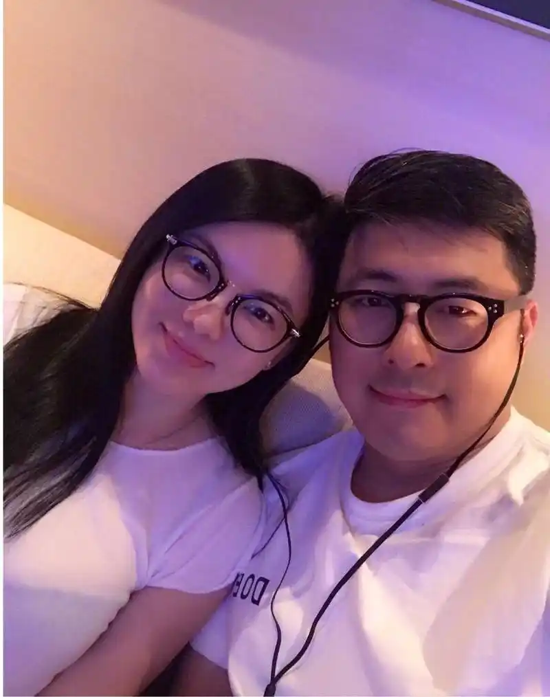 李湘装嫩惨遭嫌弃,网友:姐妹版王诗龄,兄妹版王岳伦!