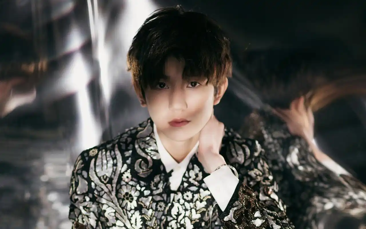 王源十八岁生日帅气图片桌面壁纸