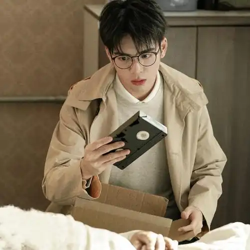 终极笔记——"小狗勾能有什么坏心思呢?" 吴邪 曾舜晞 头像 壁纸 cr.