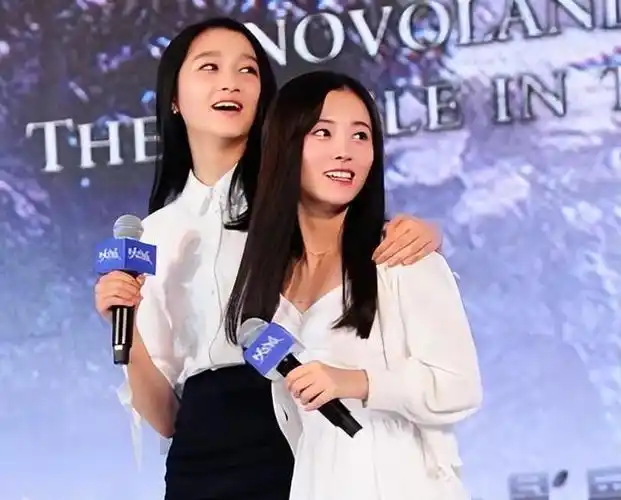 最近看到她在多年前跟鞠婧祎的合照,都是没怎么化妆,而且也没什么特别