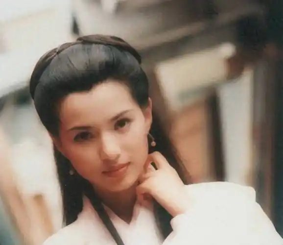 同样是演"小龙女",当刘亦菲遇上李若彤,谁更胜一筹?_角色_形象_江湖