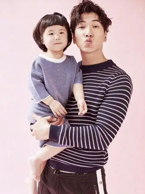 张亮一家四口就他最丑(感觉哥哥比爸爸还要暖心宠妹妹程度完全不输