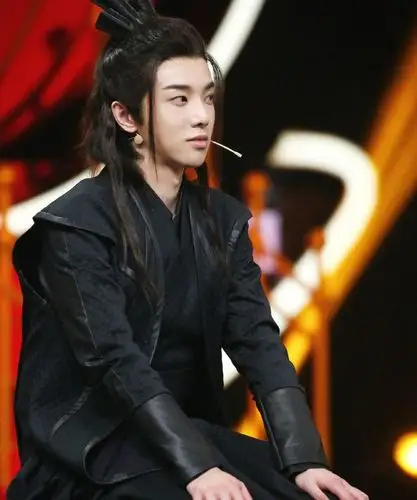 本以为华晨宇戴上眼罩啥也看不清,看到他的视角,观众笑出表情包