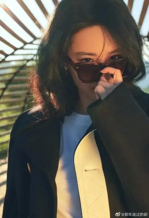 刘亦菲生活照姐姐也很爱自拍何况是有颜值的姐姐