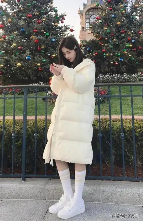 跟着鞠婧祎穿搭甜美又可爱