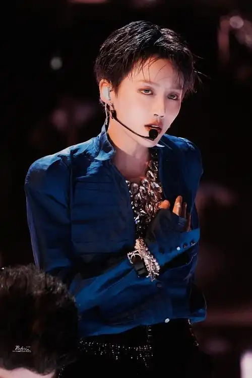 刘雨昕ofcourse练习室慵懒性感无人生还