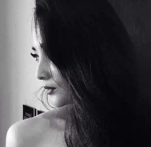 你们来尝尝看蒋勤勤的侧颜