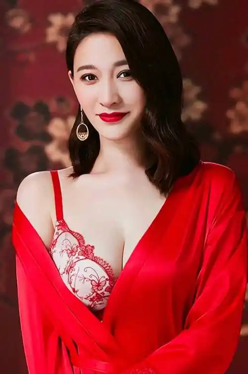 看看下面这五位40岁的美国人和女明星,看看他们是如何保持曲线的_身材