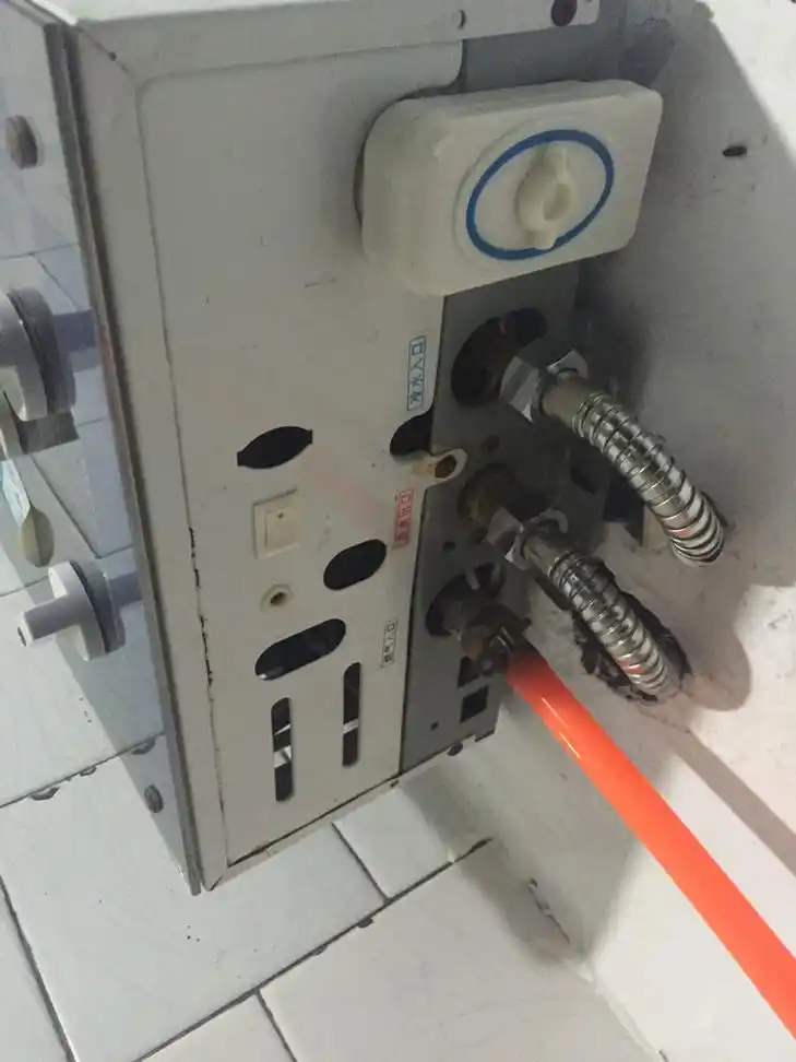 请问怎么回事,煤气罐满的,热水器电池也换新的了,就是不行,着火之后