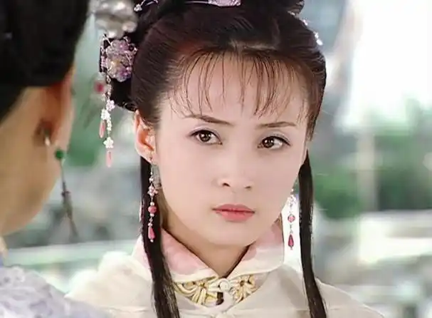 她在电视剧《还珠3》中扮演的江南女子角色几乎可以说是她的真实写照.