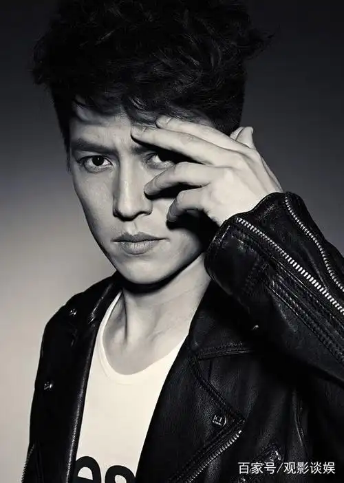 大陆男演员靳东,一直热衷于公益事业,希望在这个道路上越走越远