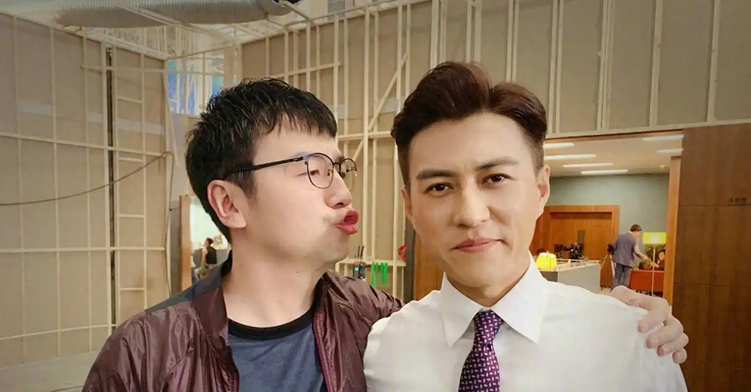 中年大叔大器晚成,打败靳东,反超雷佳音,给内娱上了一课!