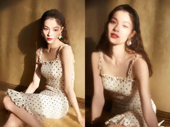 钟楚曦又秀天鹅颈波点连衣裙少女感十足肩颈线迷死人不偿命