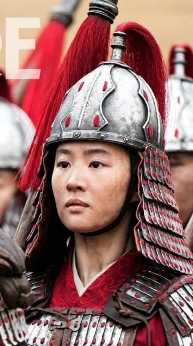 刘亦菲花木兰女扮男装没有腮红灰头土脸男人堆里认不出来