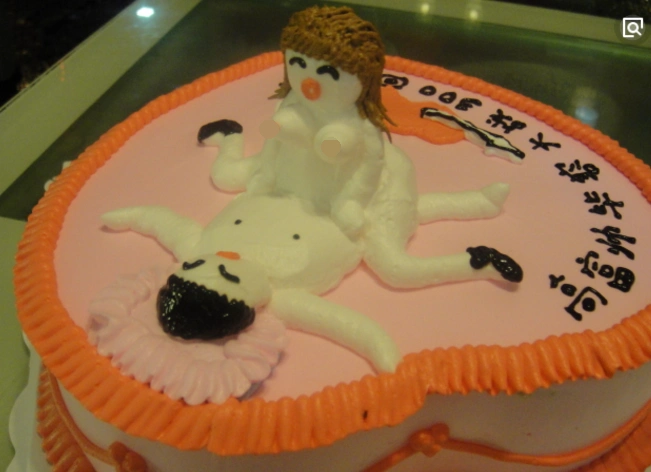 盘点那些"不忍直视"的奇葩蛋糕!小姑娘看到第一个就羞红了脸!