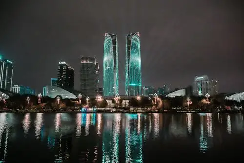 2021年元宵节成都双塔夜景