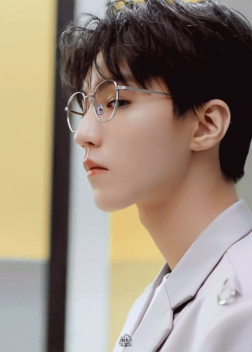 王俊凯下颌线合集好绝