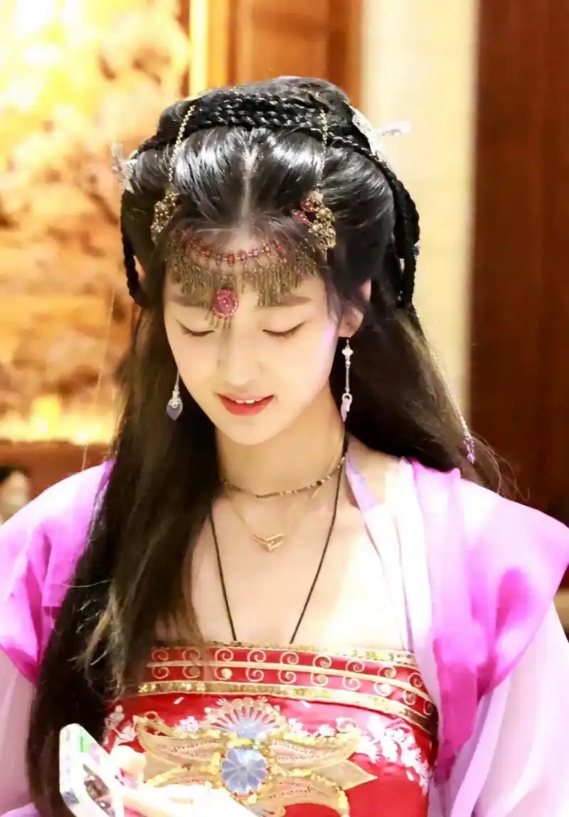 孙千cos紫萱,气质好绝,清冷感十足#你心中的古装女神# #娱乐明星