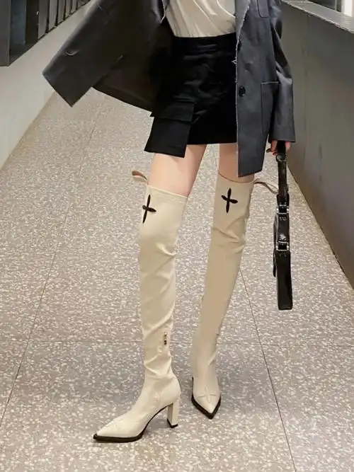 姐姐的白色过膝靴