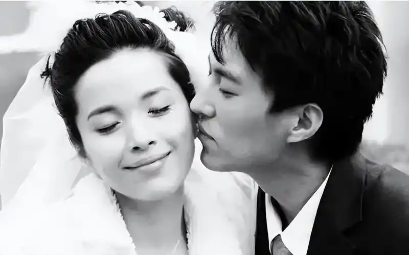 回顾老干部靳东与大9岁的江珊同居5年为何又转身娶了二婚的李佳