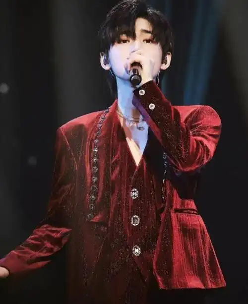 宋亚轩梦想当医生,艺考选择院校并非中传,粉丝猜不透他