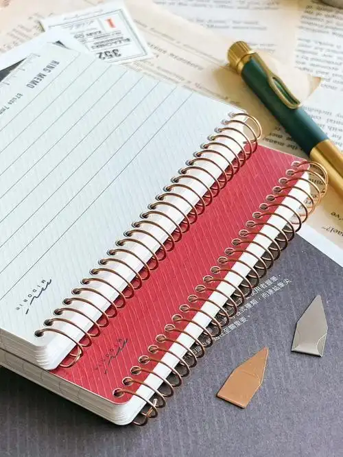 便携的b7尺寸,可以随身携带使用哦～带走pp材质封面,扉页可以自由diy