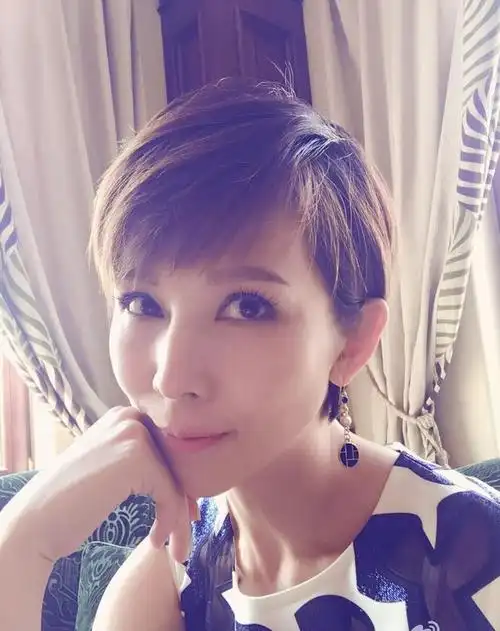 吴奇隆前女友,进军内地爆红,今成"炫夫狂魔",章子怡都羡慕她