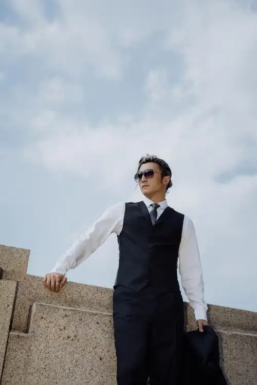 谢霆锋换了新发色