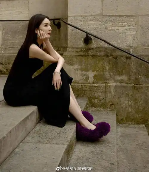 杨幂看秀待遇##杨幂高跟鞋不合脚##杨幂loewe罗意威全球品牌代言人