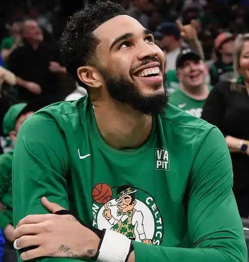 凯尔特人豪取胜利波尔津吉斯发威联盟第一指日可待