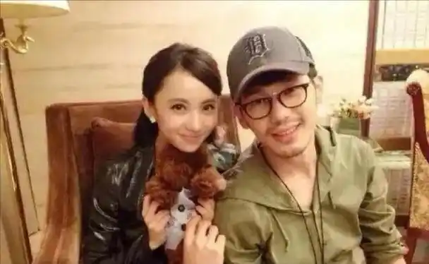 回顾父亲亿万财产母亲是著名演员他却跑龙套14年33岁成实力派