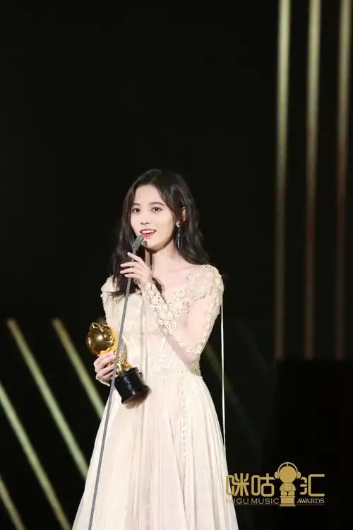 单飞首秀!鞠婧祎获第11届咪咕汇"年度10大金曲奖"