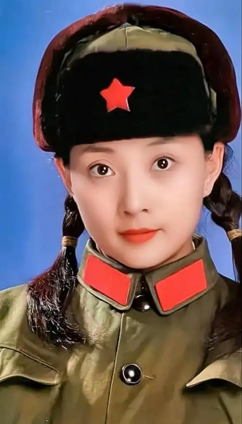 殷桃的军装照个个调皮可爱英姿飒爽