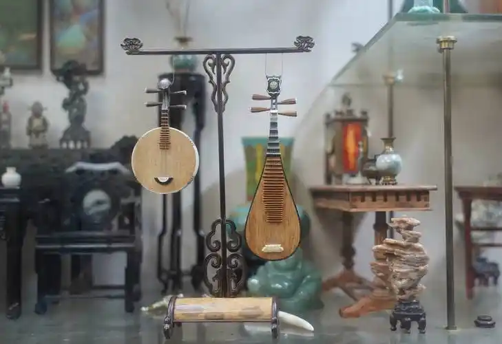 原创上海拜访工艺大师黄跟宝巧手不仅在微雕还有烧菜好本领