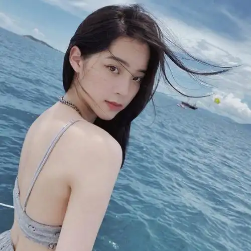 标签欧阳娜娜明星美女性感迷人白皙简介欧阳娜娜穿着灰色泳装大方秀出